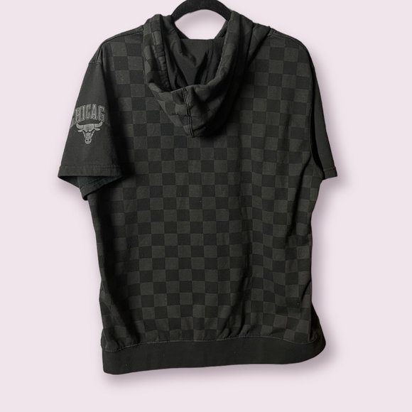 NBA Chicago Bulls Black on Black Short-Sleeve Checkerboard Hoodie - Large - Picture 2 of 9